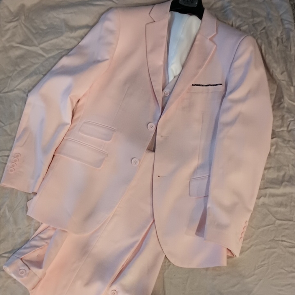 Elegant Men's Light Pink Suit Set